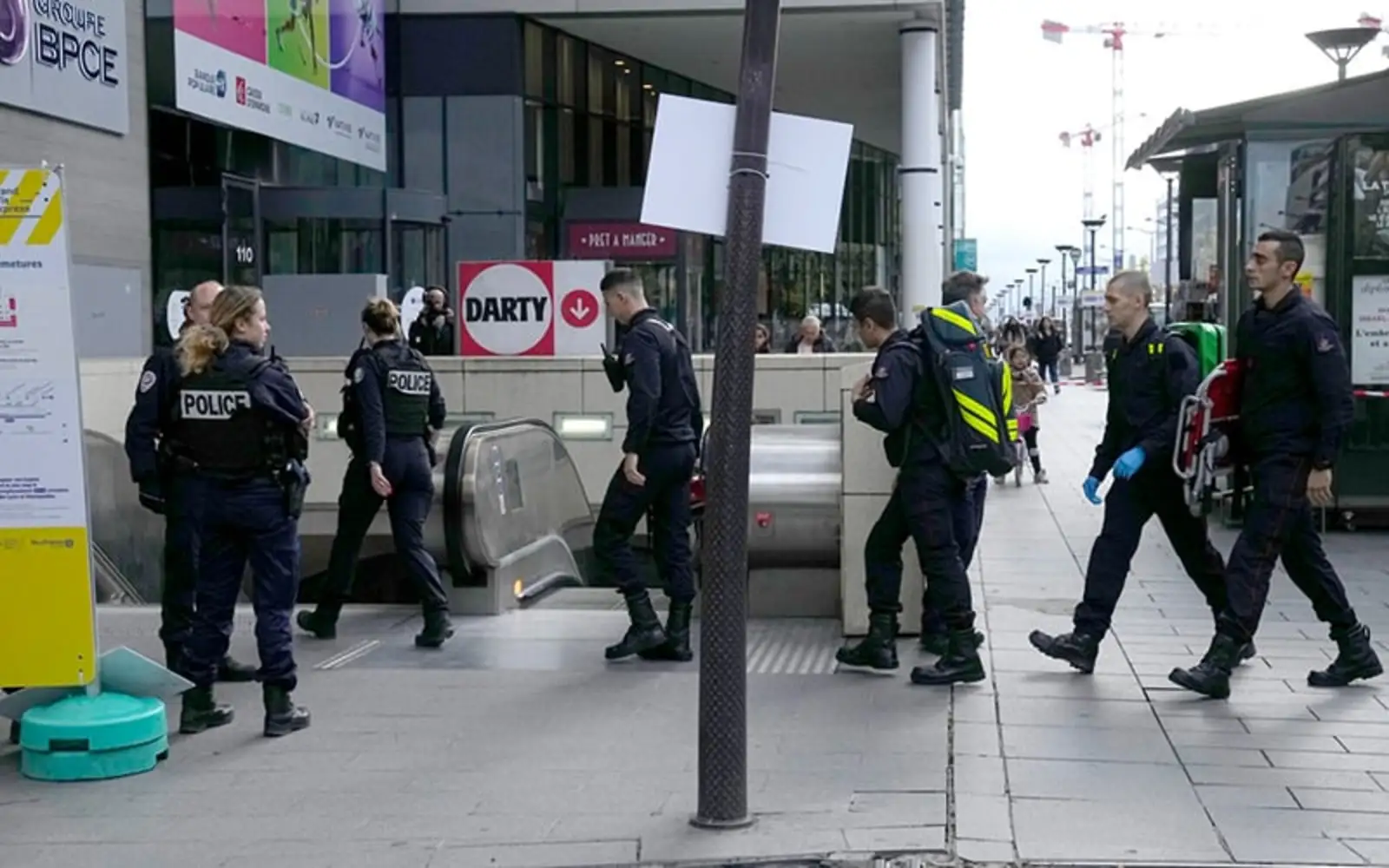 Airport bomb threat at Paris-Orly Airport